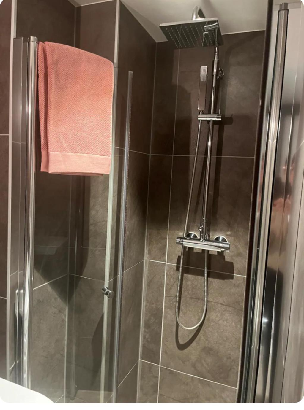 Unik Og Koselig Leilighet Midt I Sentrum Av Trondheim Luaran gambar